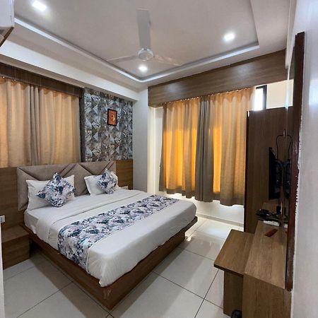 ואדודרה Hotelsuncity Inn מראה חיצוני תמונה