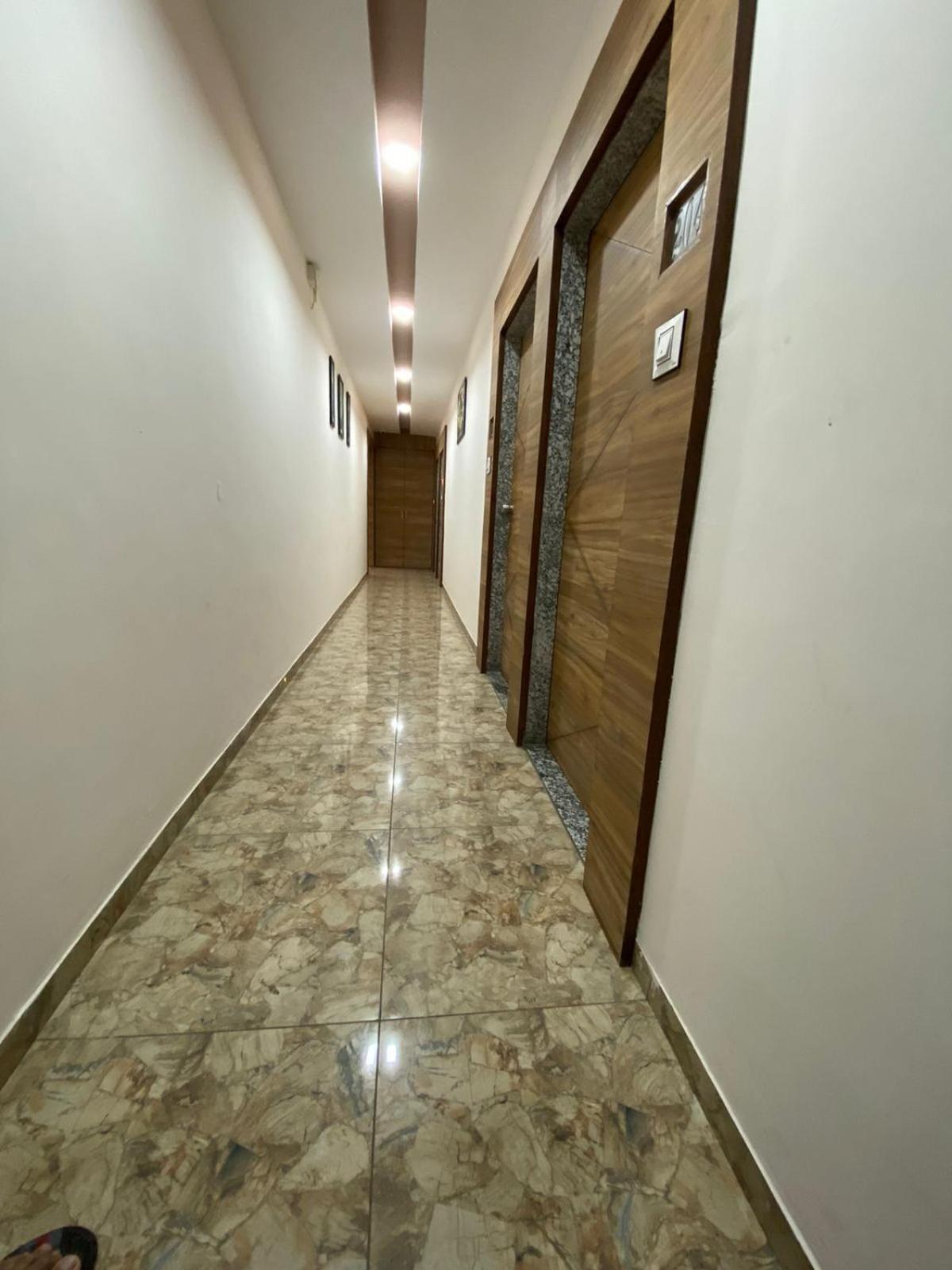 ואדודרה Hotelsuncity Inn מראה חיצוני תמונה
